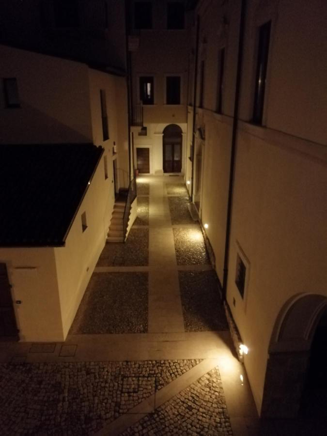 B&B Bone Novelle Dimora Storica Palazzo Zuzi Л'Акуила Экстерьер фото