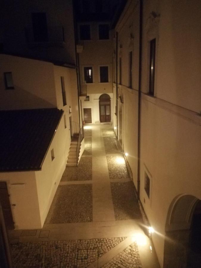 B&B Bone Novelle Dimora Storica Palazzo Zuzi Л'Акуила Экстерьер фото