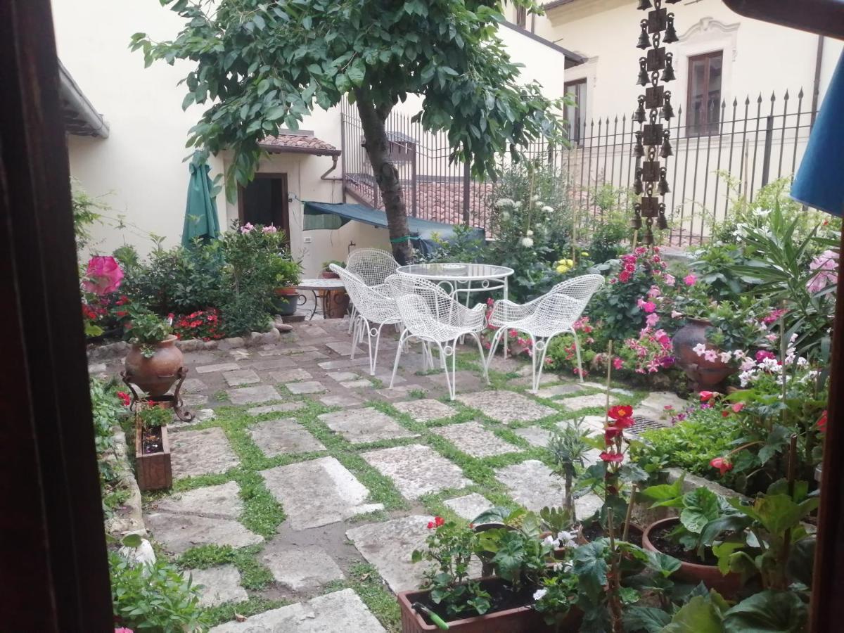 B&B Bone Novelle Dimora Storica Palazzo Zuzi Л'Акуила Экстерьер фото