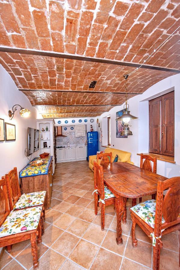 B&B Bone Novelle Dimora Storica Palazzo Zuzi Л'Акуила Экстерьер фото