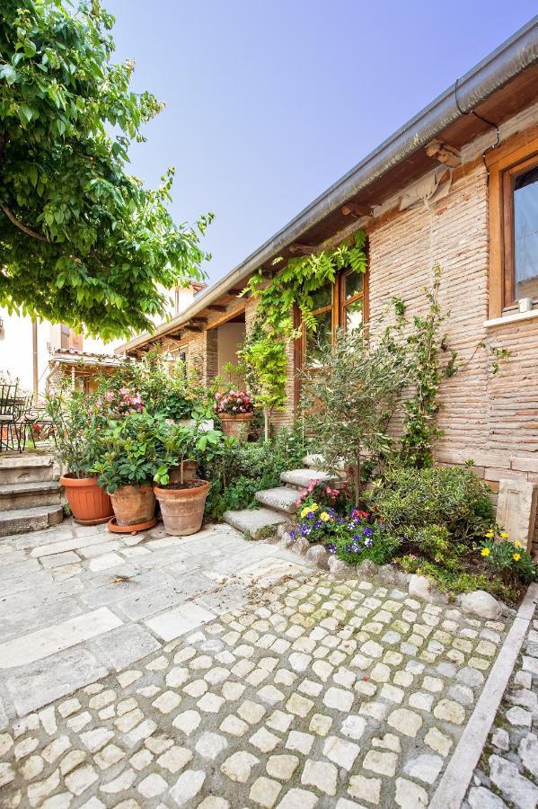 B&B Bone Novelle Dimora Storica Palazzo Zuzi Л'Акуила Экстерьер фото