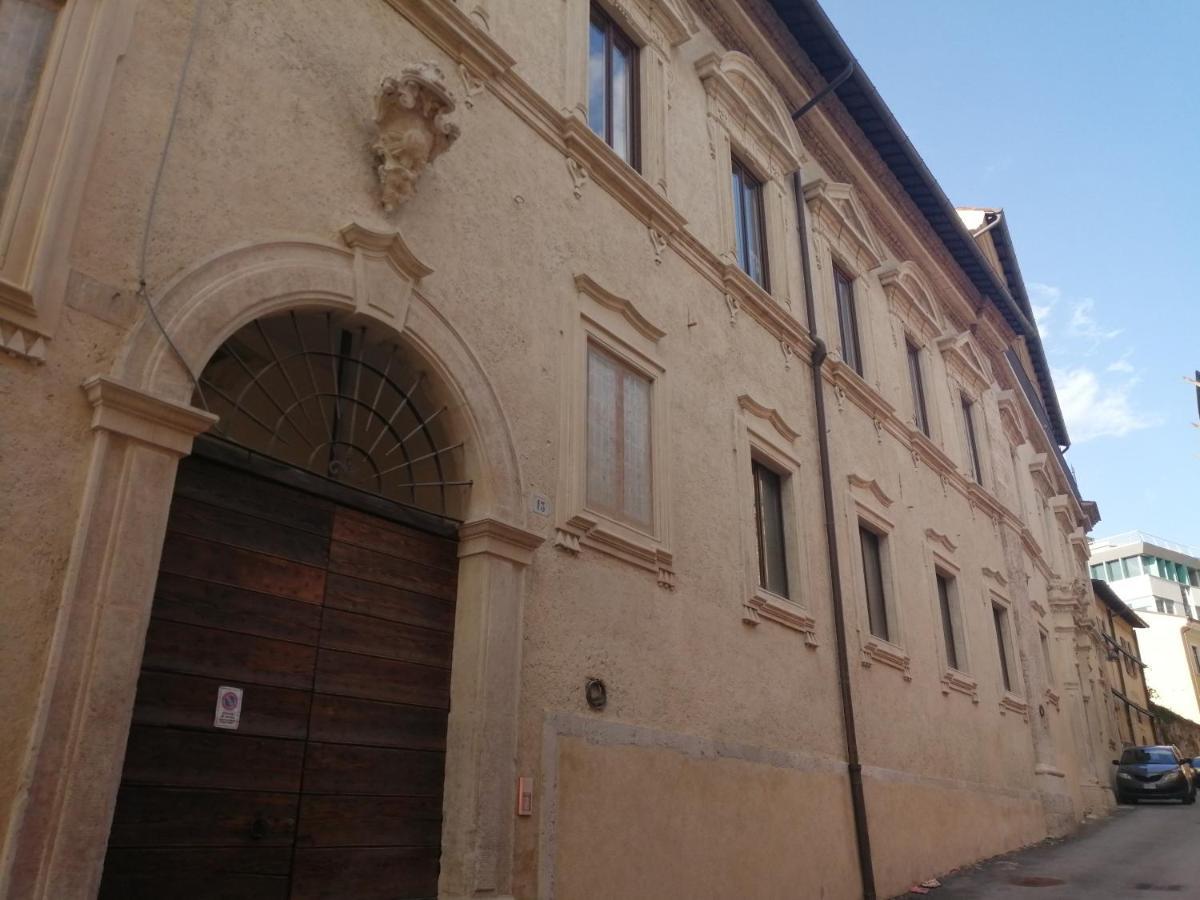 B&B Bone Novelle Dimora Storica Palazzo Zuzi Л'Акуила Экстерьер фото