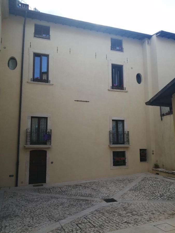B&B Bone Novelle Dimora Storica Palazzo Zuzi Л'Акуила Экстерьер фото